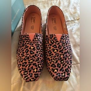 Blush Leopard Tom’s
